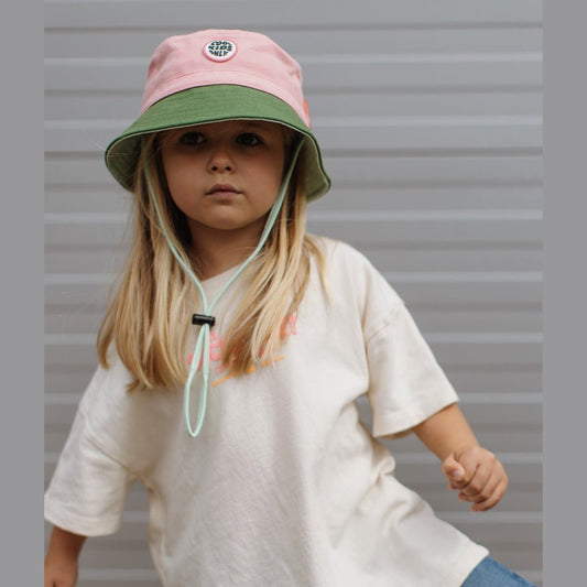 Bob en coton biologique Mini Pinky avec cordon ajustable pour bébés et enfants