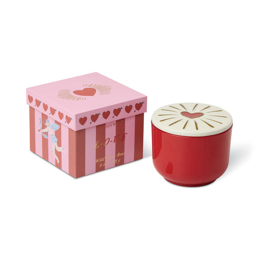 Bougie Charmed en verre rouge avec couvercle cœur en céramique – Parfum Figue Sauvage & Rose – 226 g