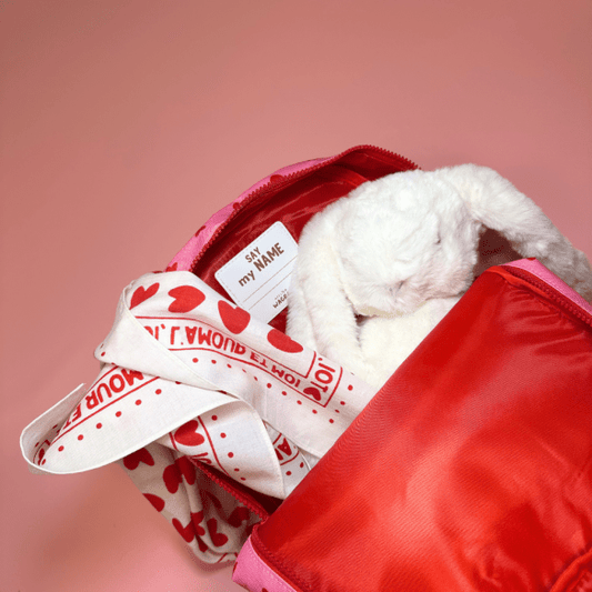 Sac à dos coeurs rouges sur fond rose