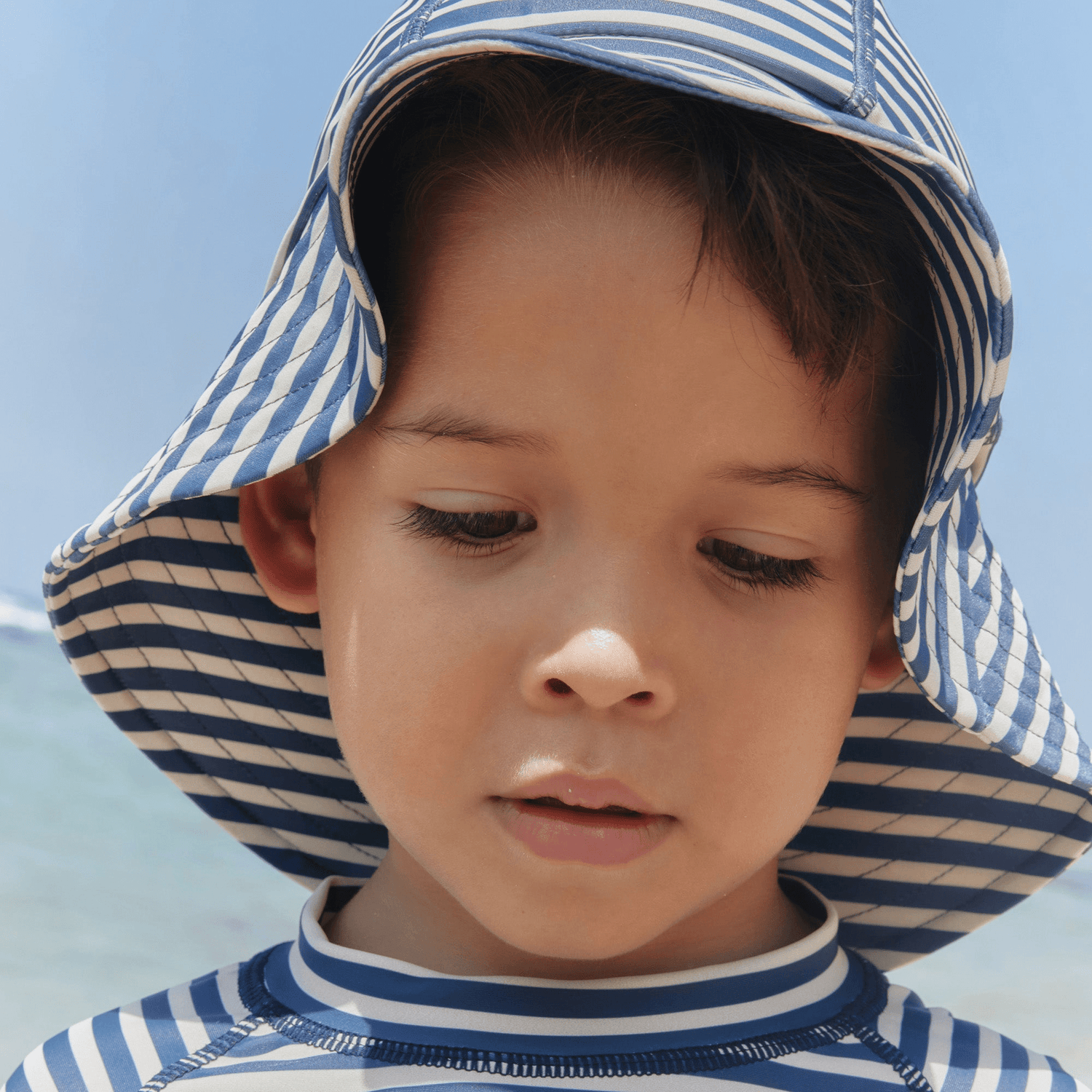 Chapeau anti-UV Bora à rayures bleues