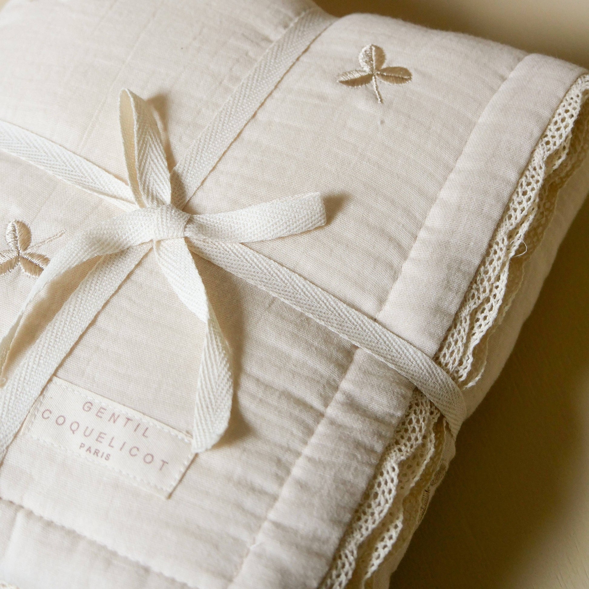 Plaid matelassé trèfles