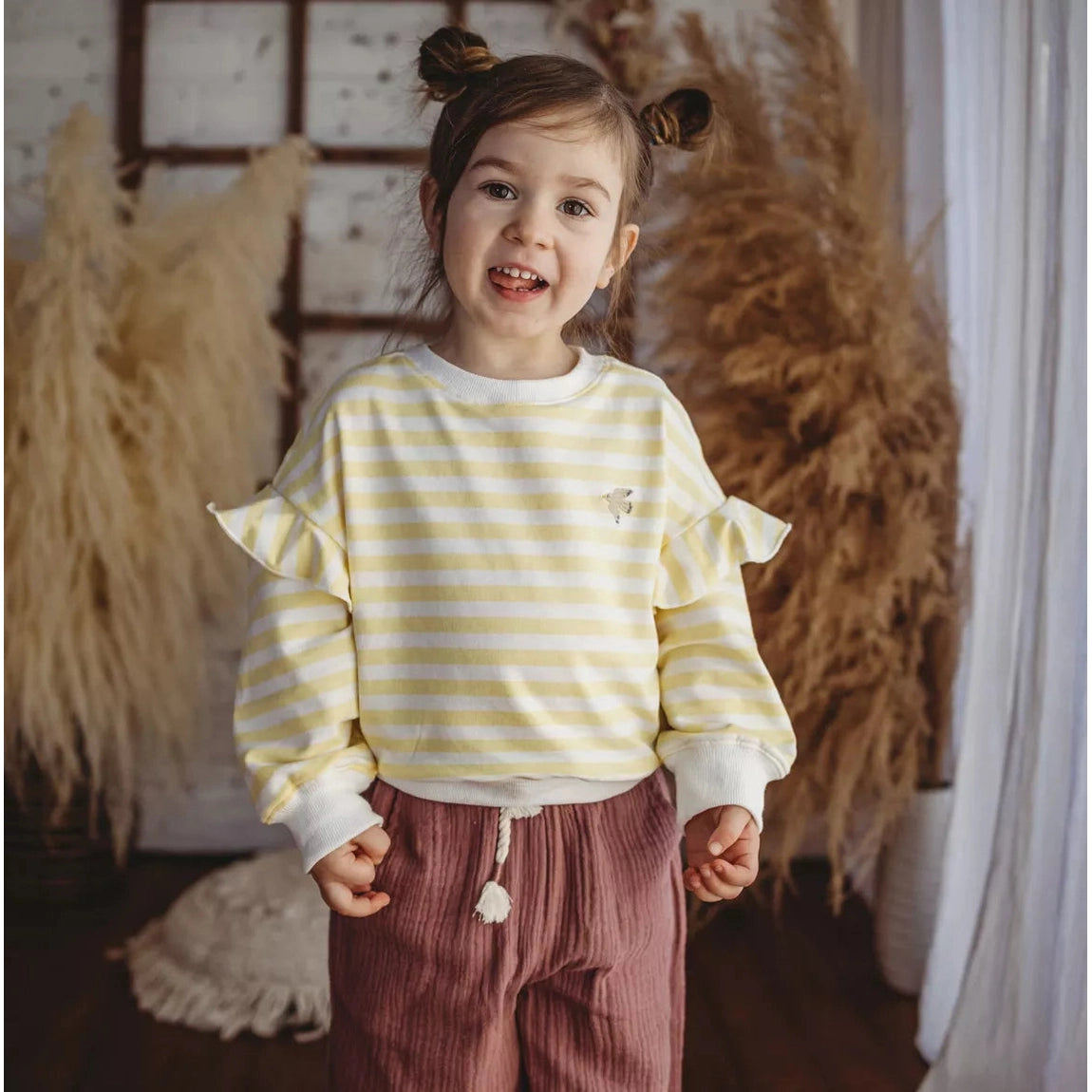 sweat-shirt doux à rayures avec broderie et volant