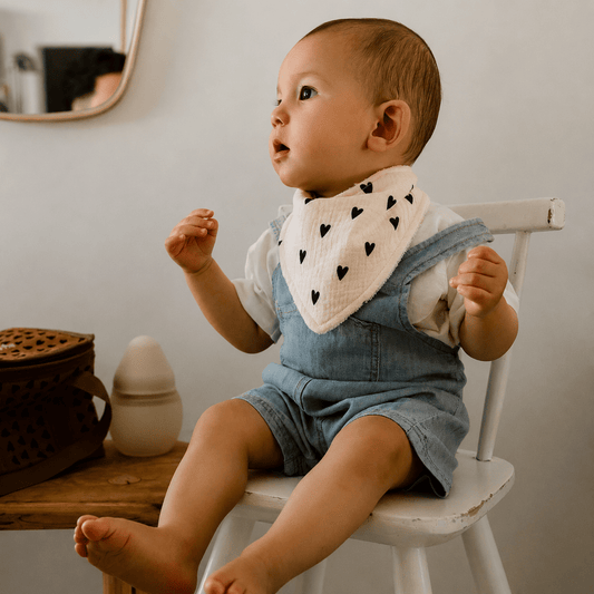 Bavoir bandana en gaze de coton Oeko-Tex coeurs écru