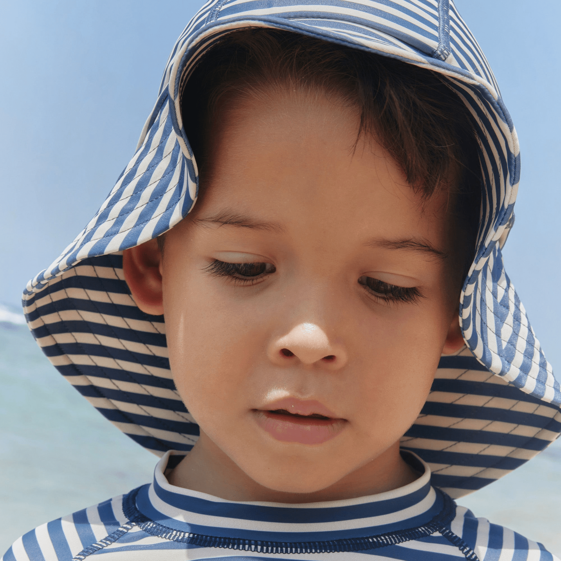 Chapeau anti-UV Bora à rayures bleues