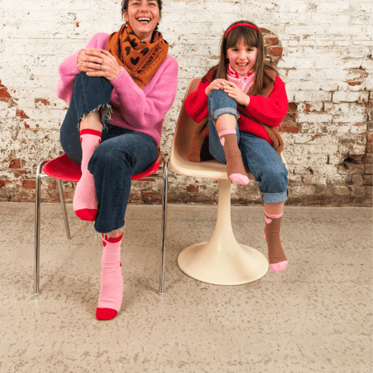 Chaussettes enfant marron et rose à motifs cœur
