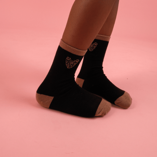 Chaussettes enfant noires et léopard marron