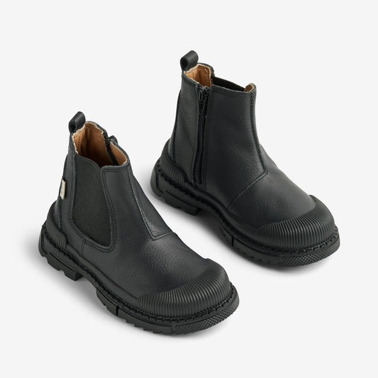 Black children's Chelsea boots with elastic panels and nylon zipper