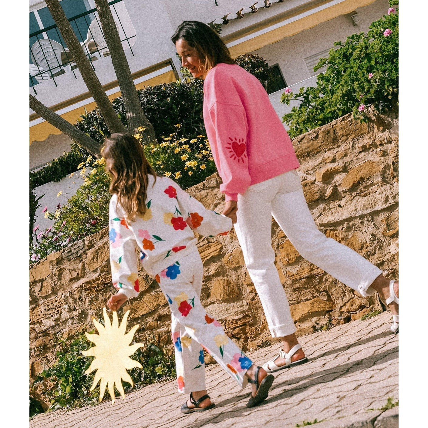 Le sweat Coeur solaire femme avec coudières en coton bio - rose
