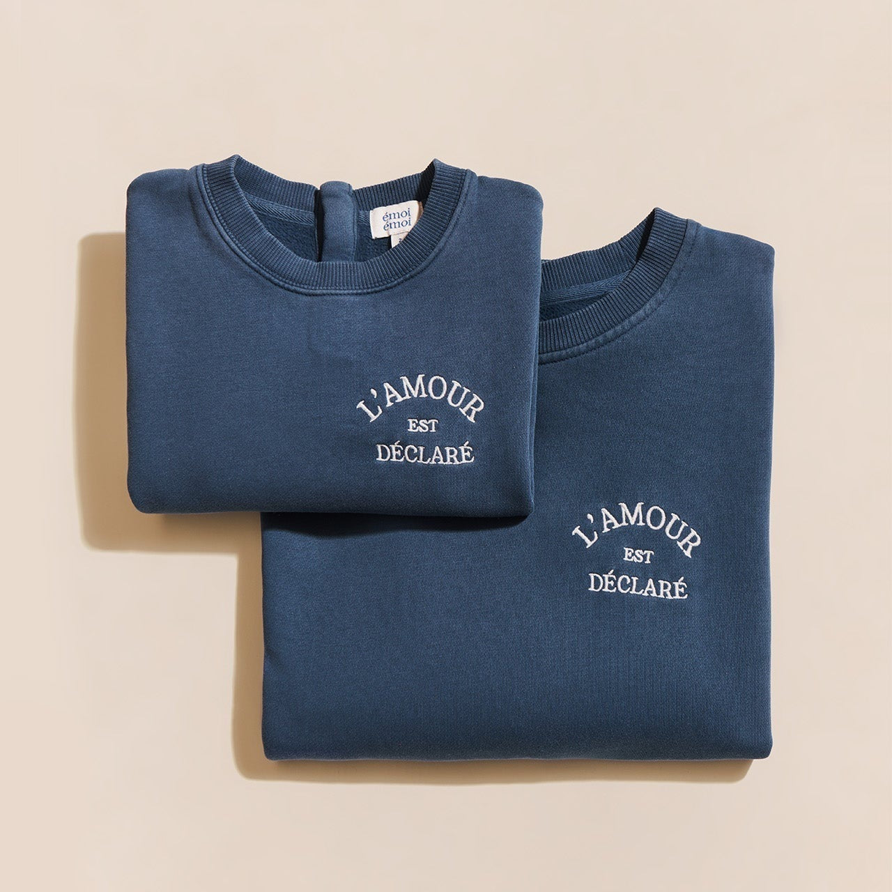 Le sweat L'amour est déclaré enfant - garment dye bleu
