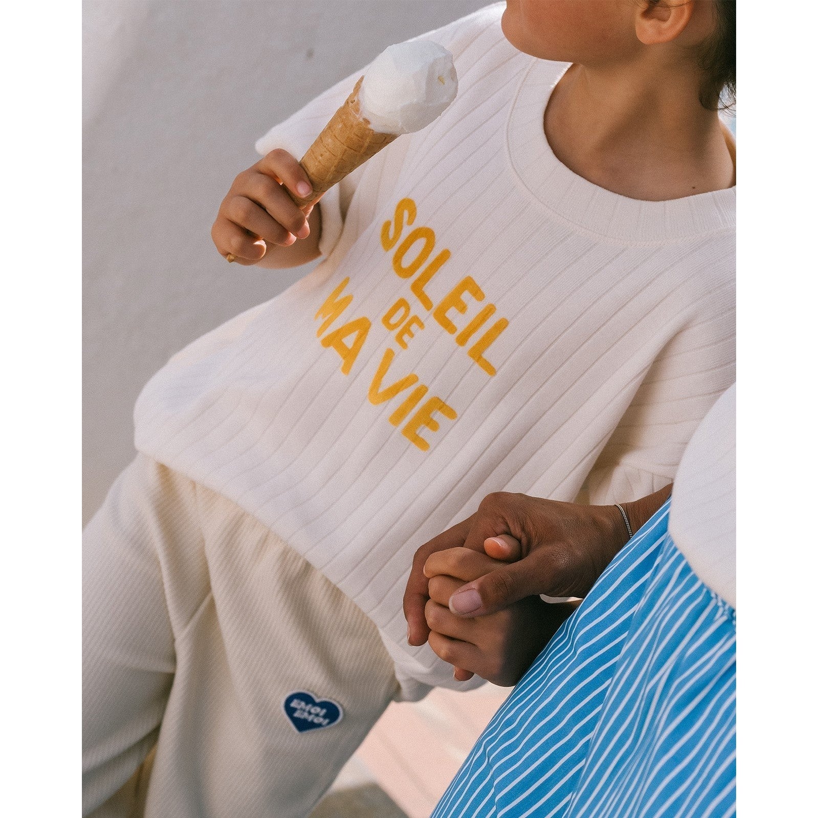 Le t-shirt Soleil de ma vie enfant en coton bio - crème