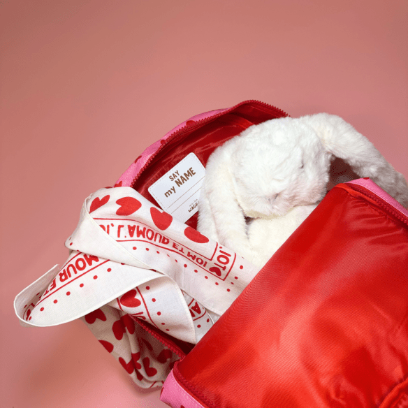 Sac à dos coeurs rouges sur fond rose