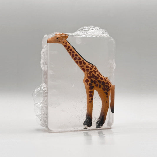 Savon ludique Girafe orange avec figurine surprise