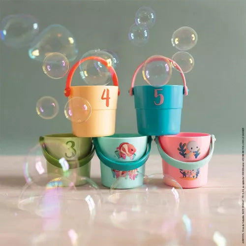 Stacked numbered Janod plastic bath buckets with sea motifs and bubbles