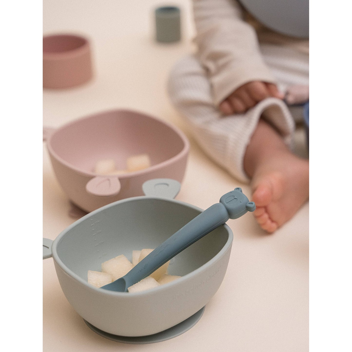 Teal Lili l'Ours suction bowl and spoon set for baby self-feeding