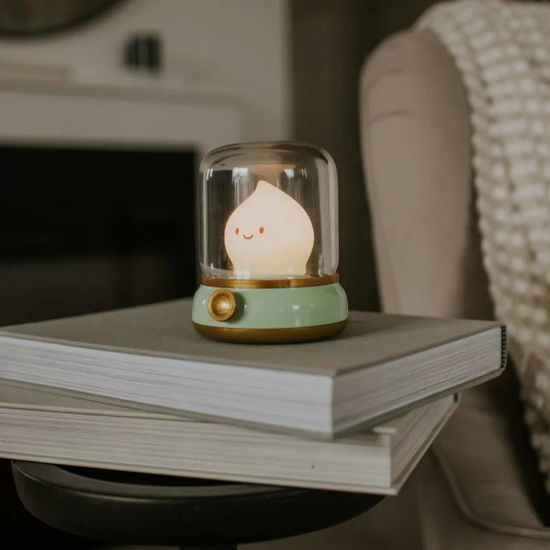Veilleuse LED sur livres décoration chambre