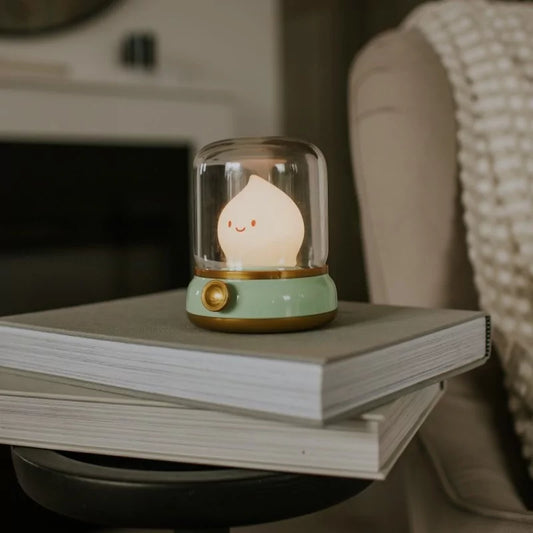 Veilleuse LED sur livres décoration chambre