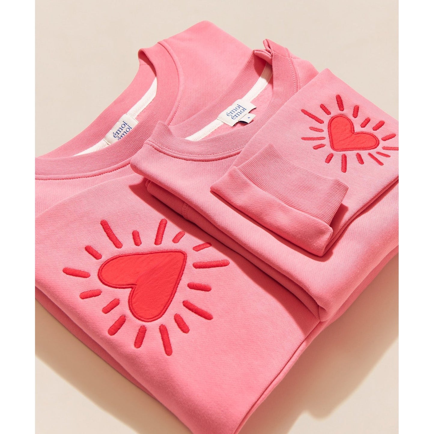 Le sweat Coeur solaire enfant avec coudières en coton bio - rose