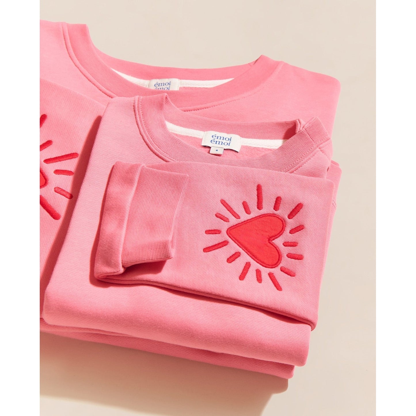 Le sweat Coeur solaire enfant avec coudières en coton bio - rose
