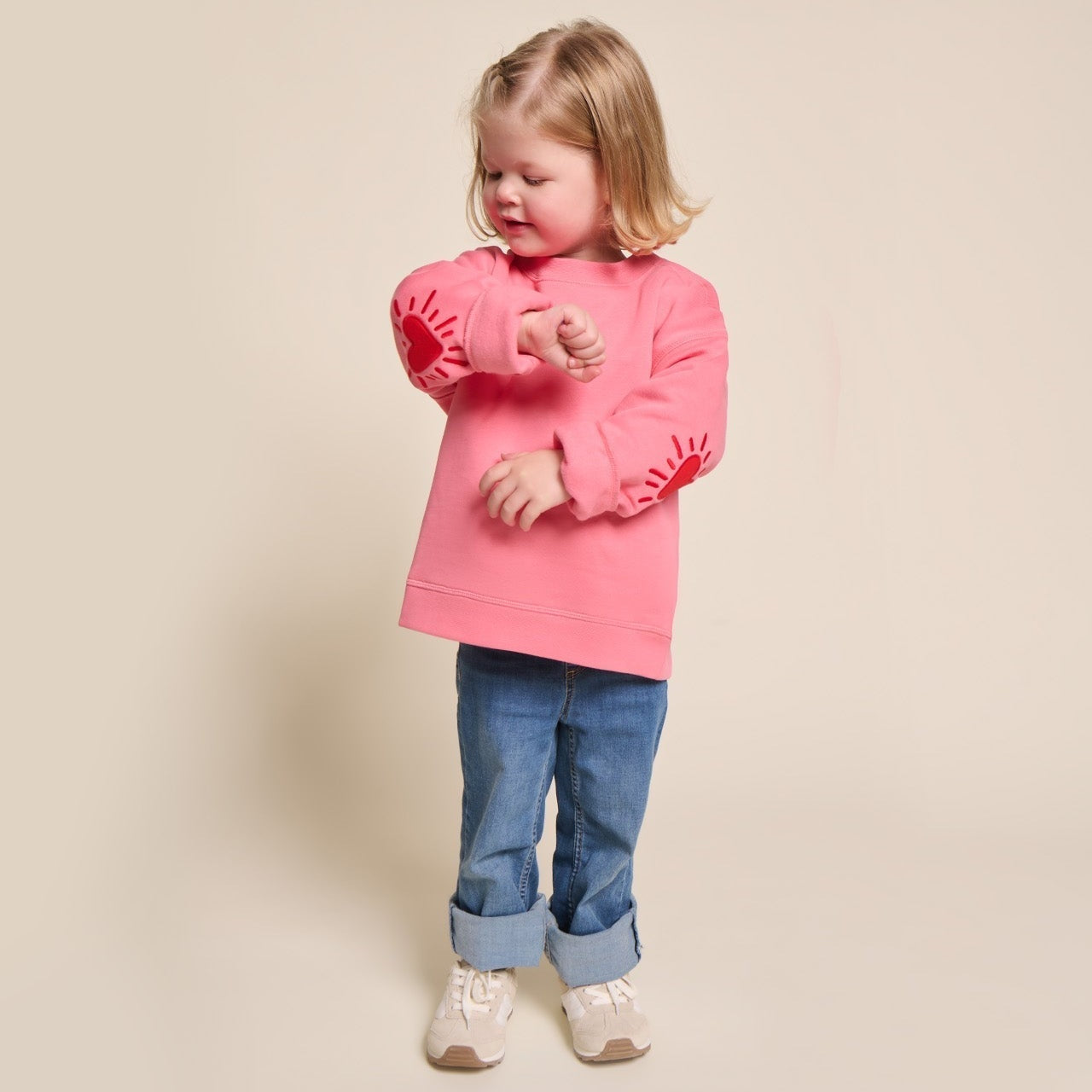 Le sweat Coeur solaire enfant avec coudières en coton bio - rose
