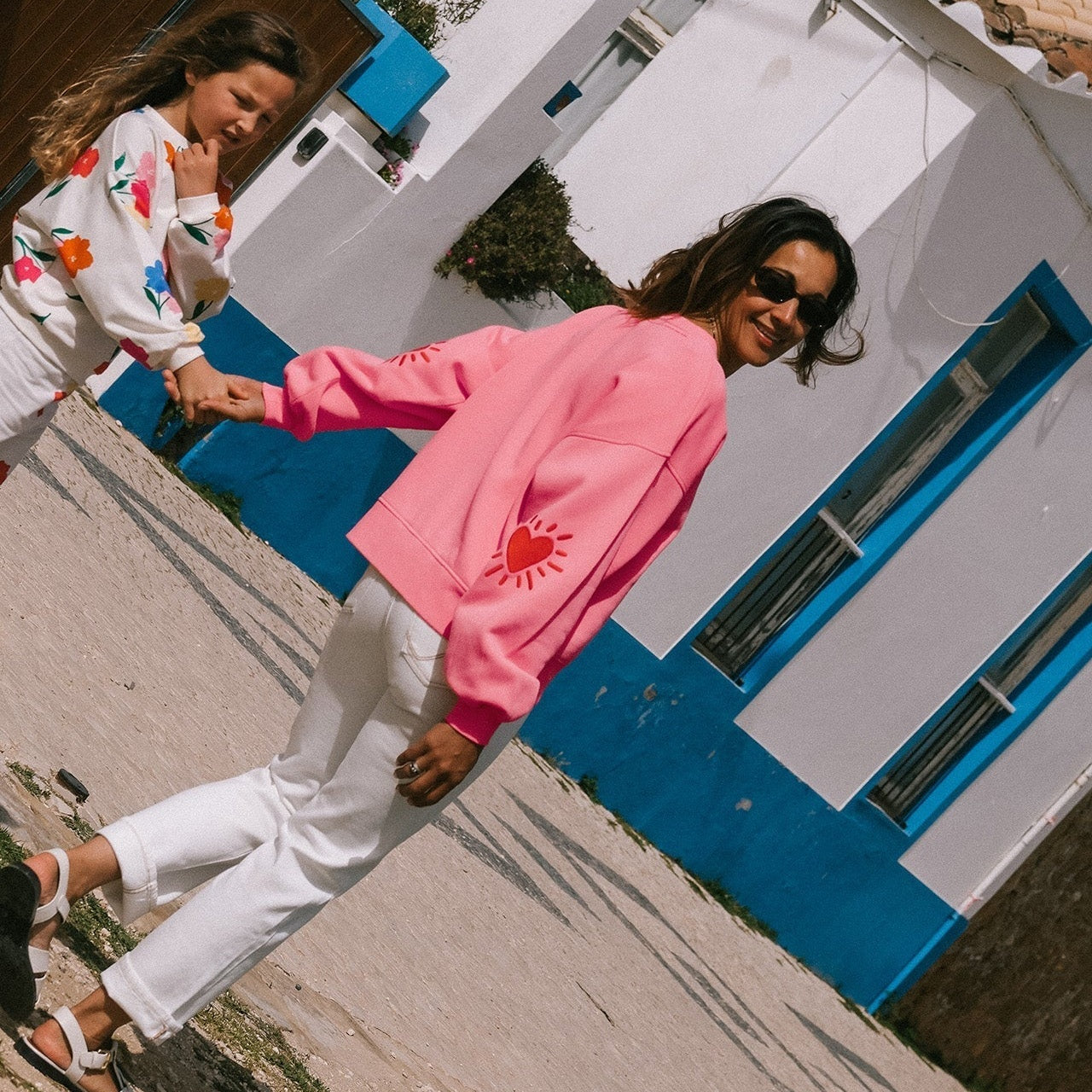 Le sweat Coeur solaire femme avec coudières en coton bio - rose